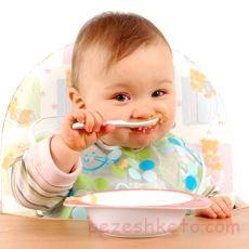 علل بالا آوردن نوزادان