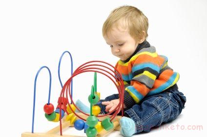 کودک یازده ماهه